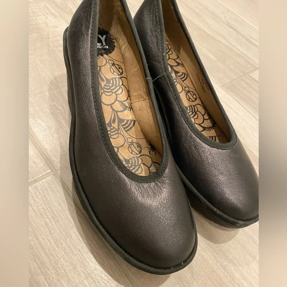 fly londonComfortLift Black Wedge Slip-On Flats